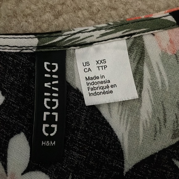 Divided floral short dress, above knee - Picture 2 of 3